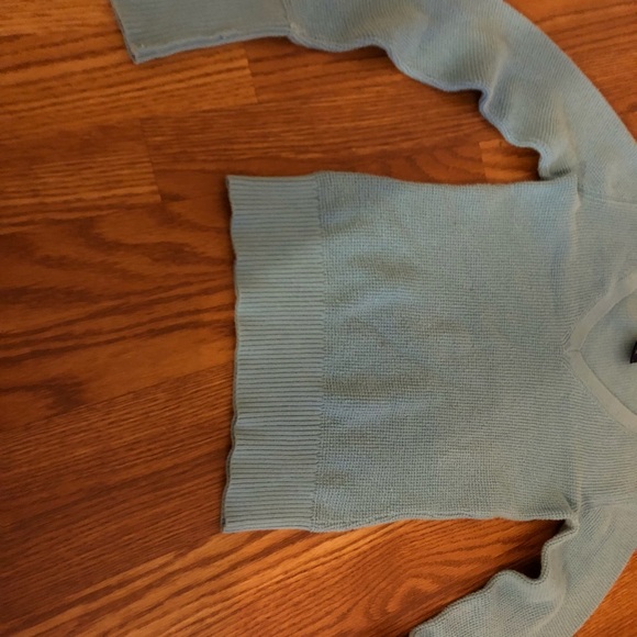 LIGHT BLUE SWEATER ⬇️ - Picture 4 of 5